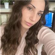 Ragazza diplomata in economia sociale appassionata all’insegnamento